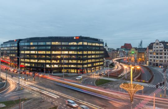 Business services sector leases 380,000 sq m of office space outside Warsaw