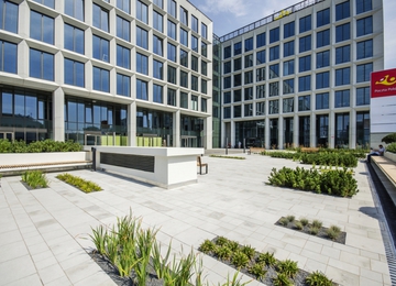 Domaniewska Office Hub with a cornerstone