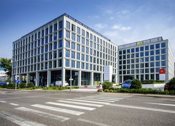 Domaniewska Office Hub with a cornerstone