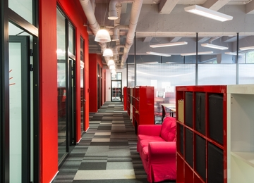 Dzielna 60 office complex modernized