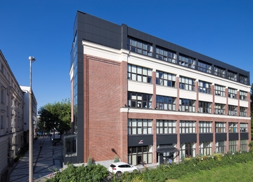 Dzielna 60 office complex modernized