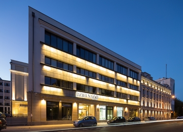 Dzielna 60 office complex modernized