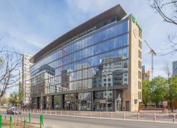 Grzybowska Park with a new showroom