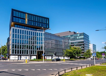 KróLEWska office building almost finished