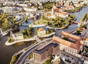 Revitalization of a Wrocław office building overlooking the Oder river