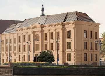 L'UNI office building with a time capsule