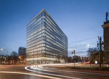 Warsaw's P180 office building in platinum