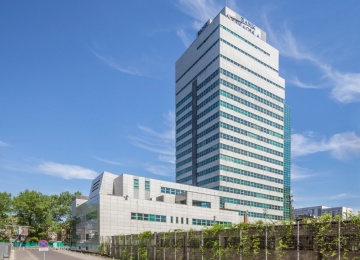 Warsaw skyscraper will look for a new owner