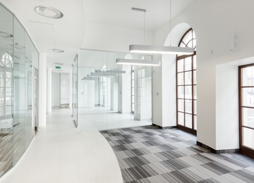 First tenant in Plac Bankowy 1