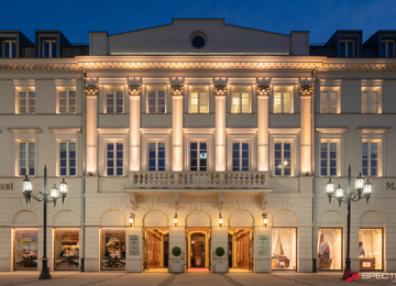 First tenant in Plac Bankowy 1