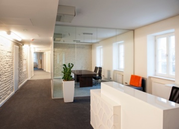 First tenant in Plac Bankowy 1
