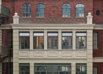 First tenant in Plac Bankowy 1