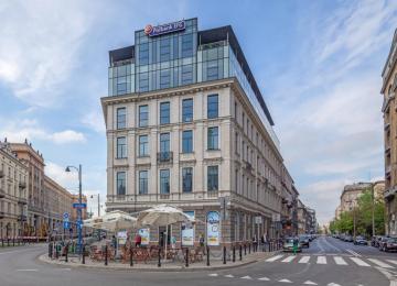 New begining of the Renaissance office building