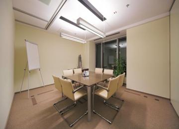 Axa stays in Warsaw Trade Tower