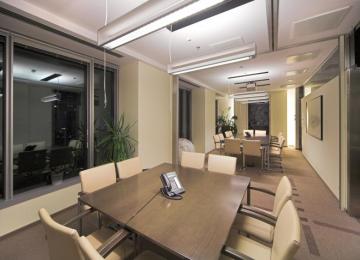 Axa stays in Warsaw Trade Tower